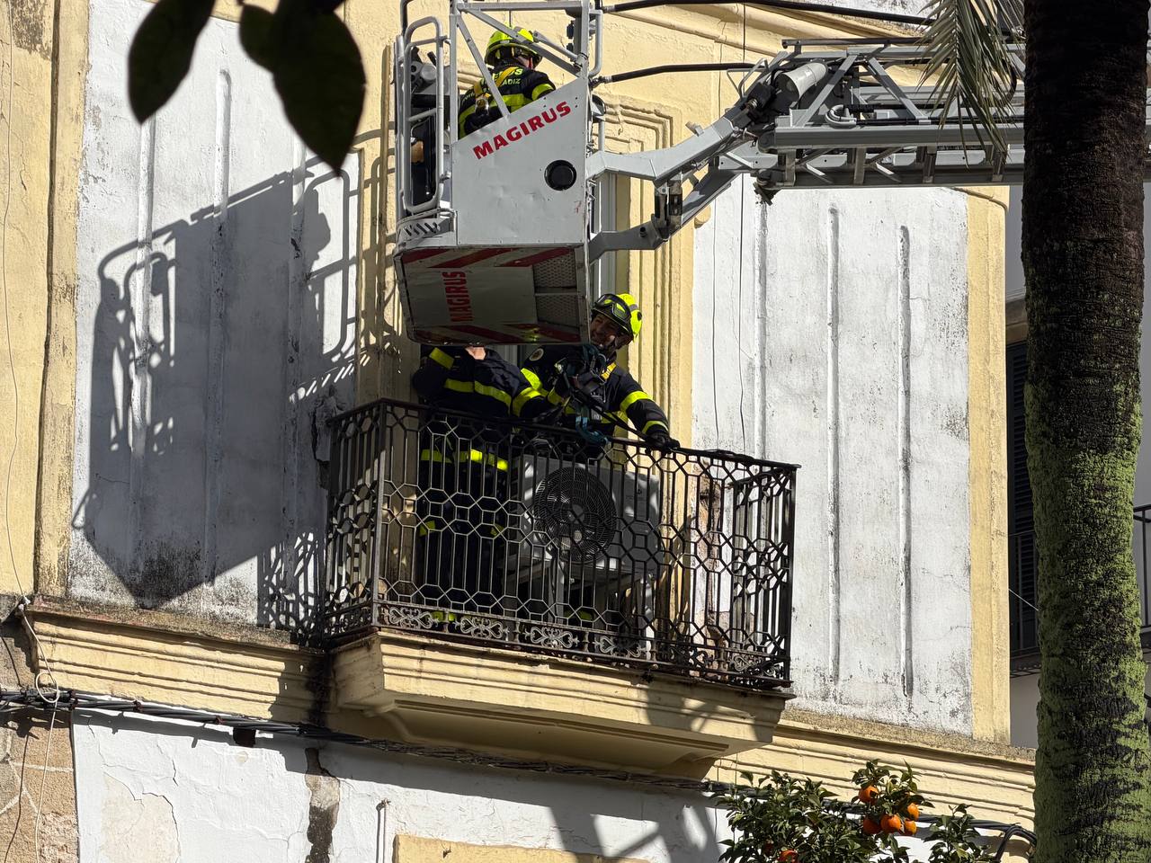 Un momento de la actuación de bomberos.