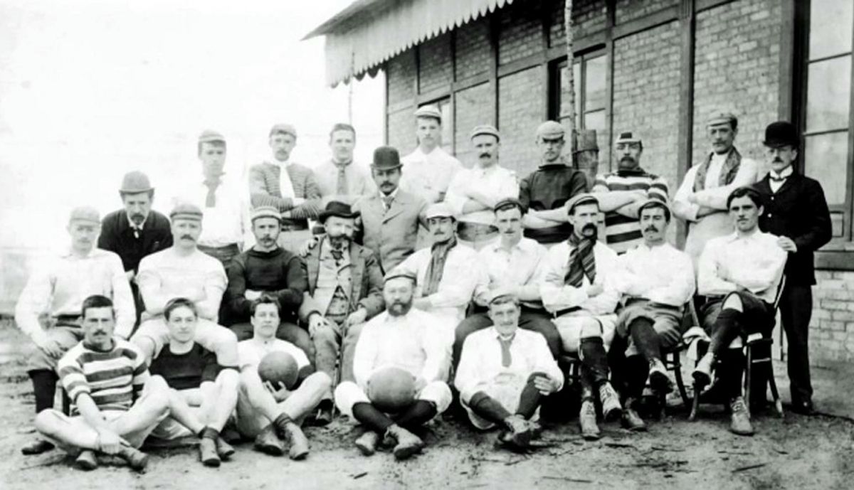 El Sevilla FC desvela un tesoro histórico: la primera foto del fútbol ...