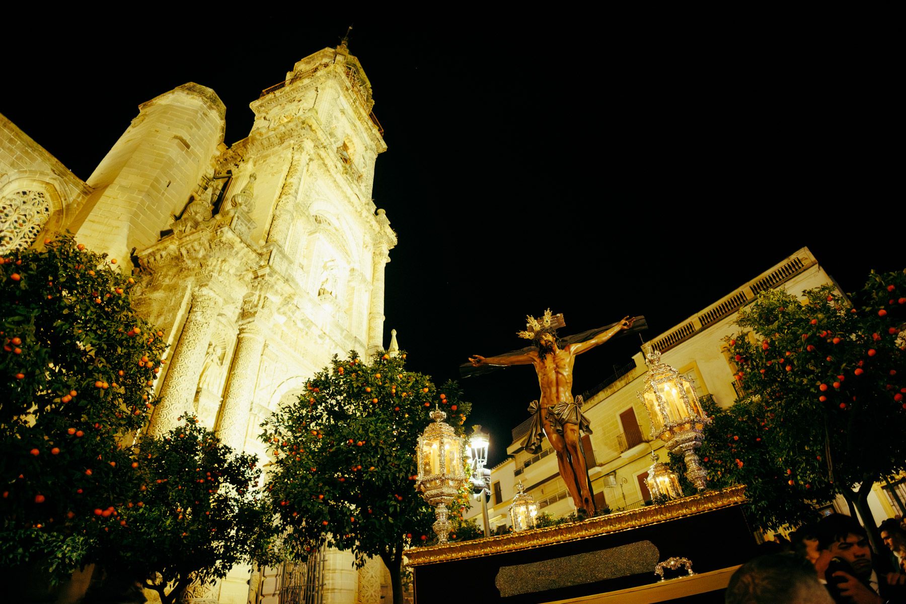 Un momento del traslado de la Hermandad de la Sed. Un momento del traslado de la Hermandad de la Sed.