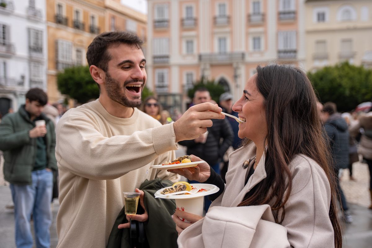 Disfrutando de la ostionada. Disfrutando de la ostionada.