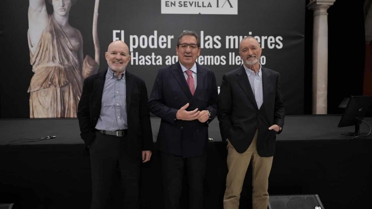 Pérez Reverte y Vigorra responden a Uclés y Maíllo tras dejar las jornadas  de Fundación Cajasol: "Bastante plural y ecuánime"