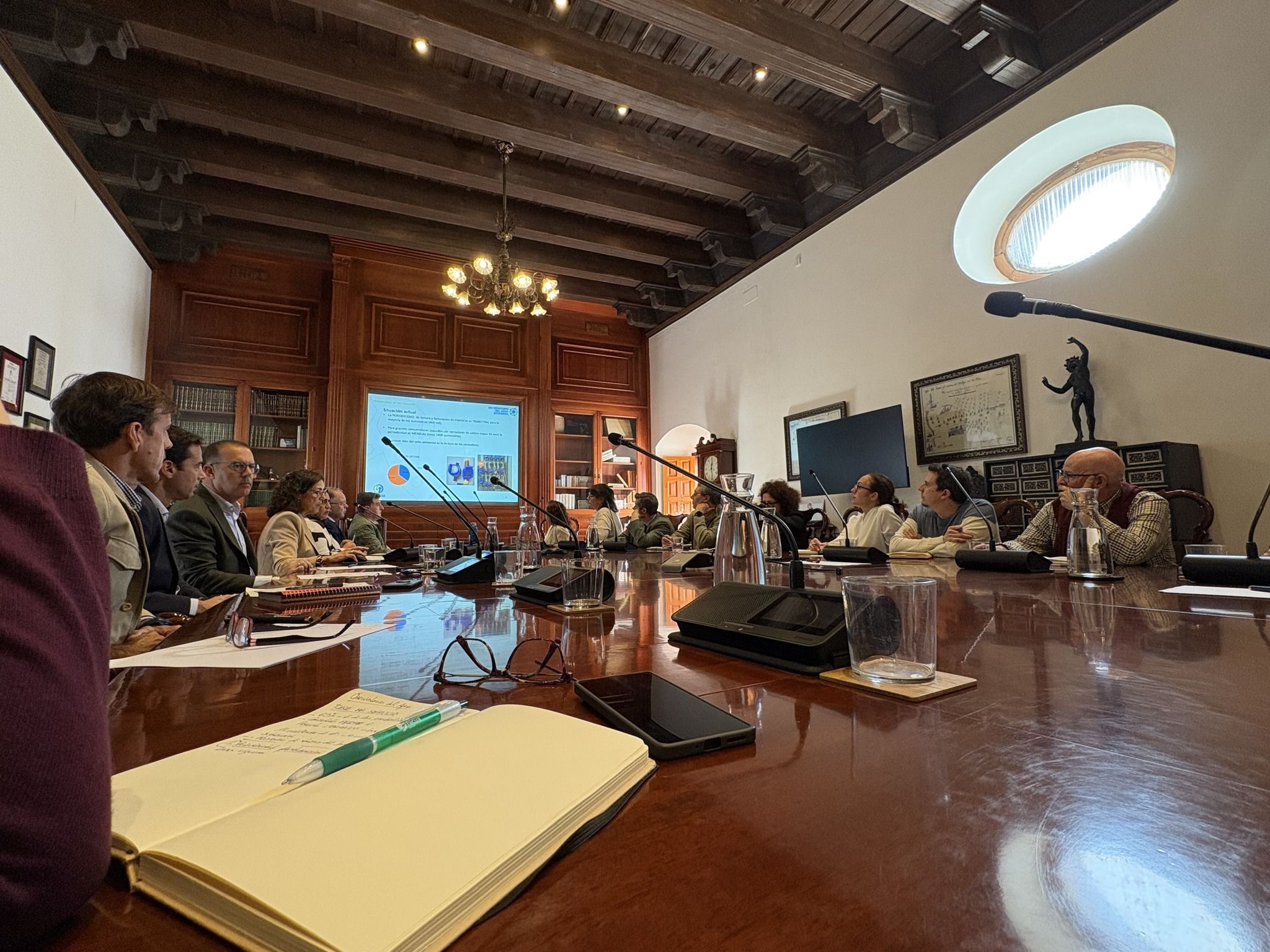 Una reunión del Observatorio del Agua de Emasesa. Una reunión del Observatorio del Agua de Emasesa.
