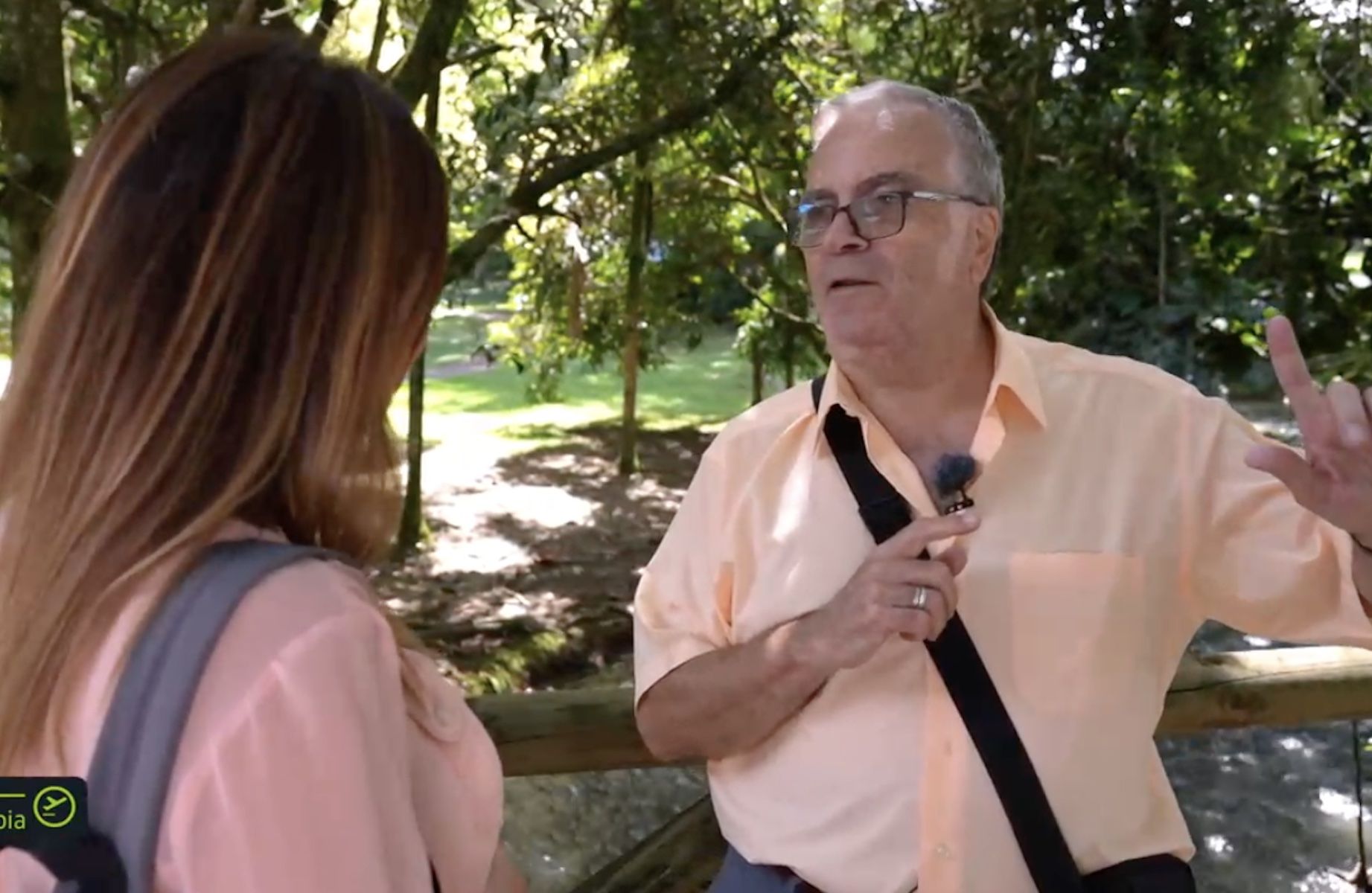 Juan Pedro Martín hablando con la reportera de 'Andalucía x el mundo'.