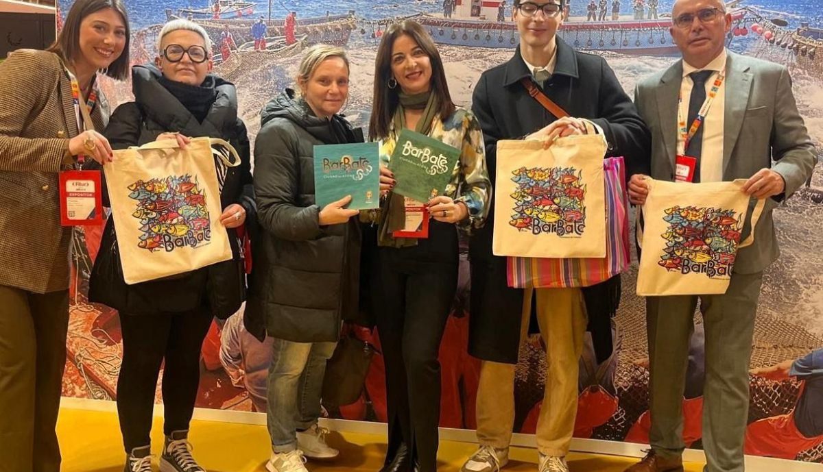 Barbate promociona su gastronomía y turismo en Fitur.