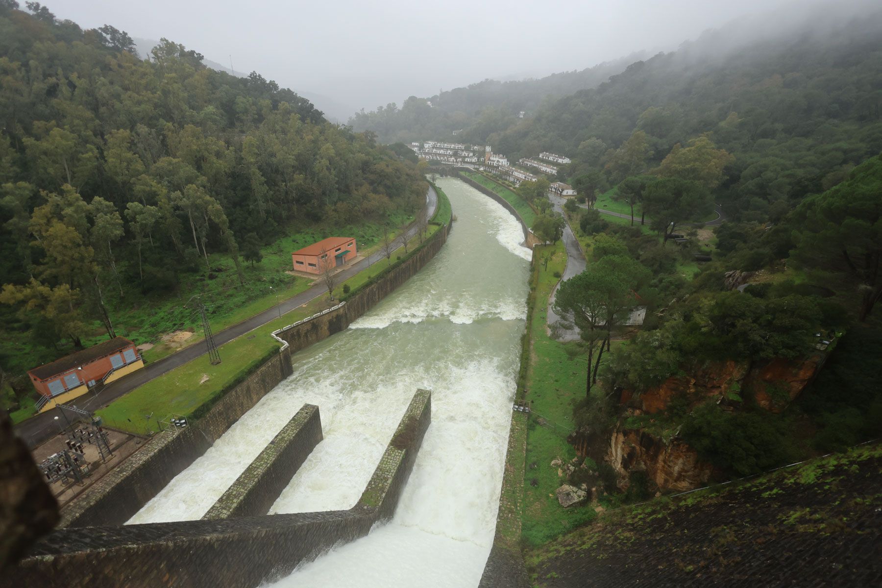 El agua de Los Hurones, camino de Guadalcacín.