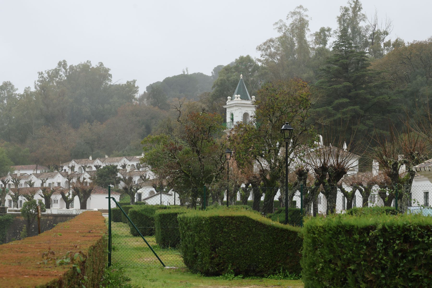 El poblado de Los Hurones, enclavado en pleno Parque Natural de Los Alcornocales.