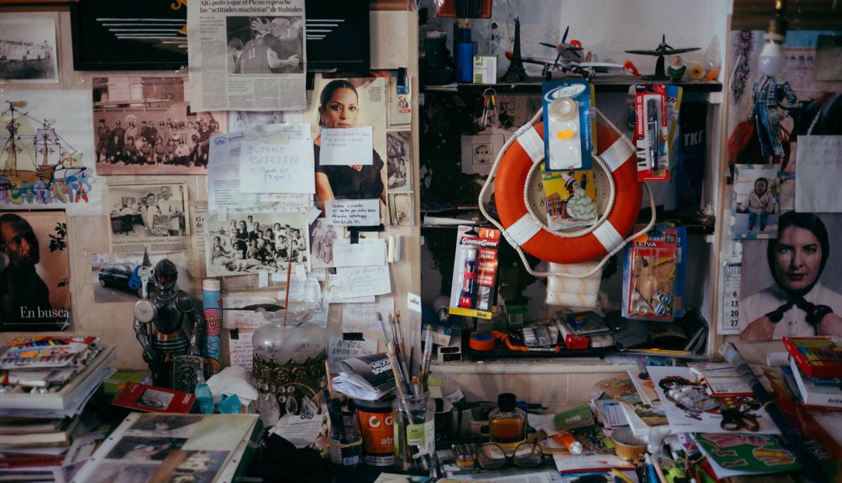 Uno de los rincones del taller de este pintor en El Puerto.