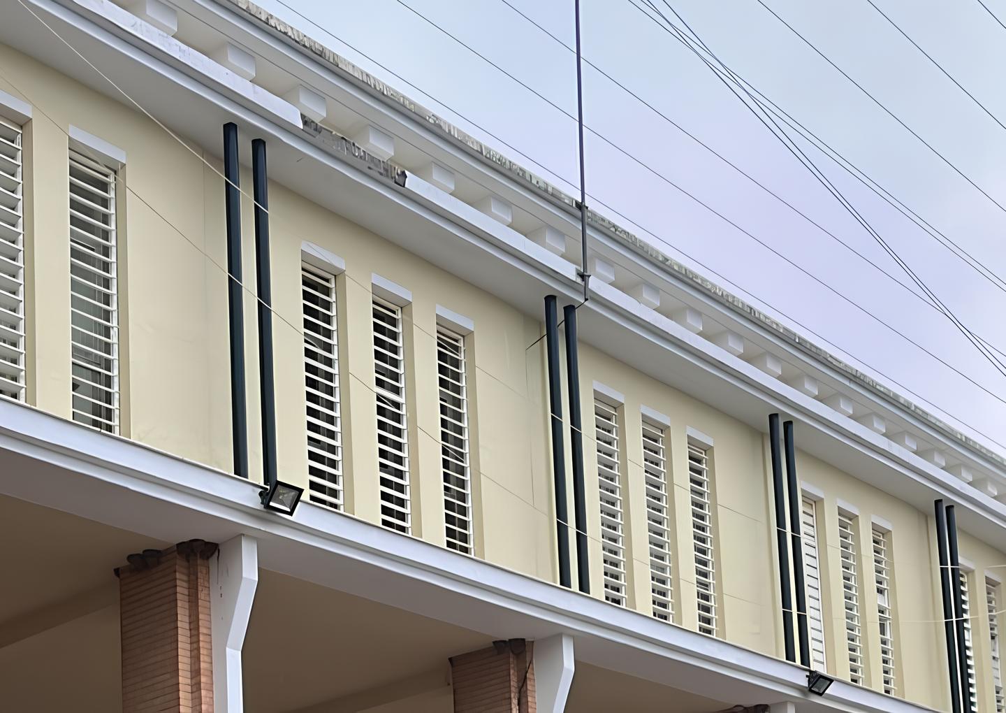 La cornisa desprendida. La cornisa desprendida.