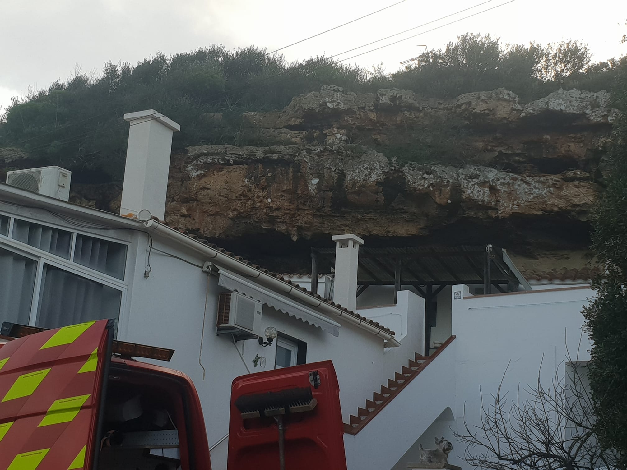 Zona donde ha caído la roca en Menorca, en una imagen de Radio Menorca Cadena Ser.