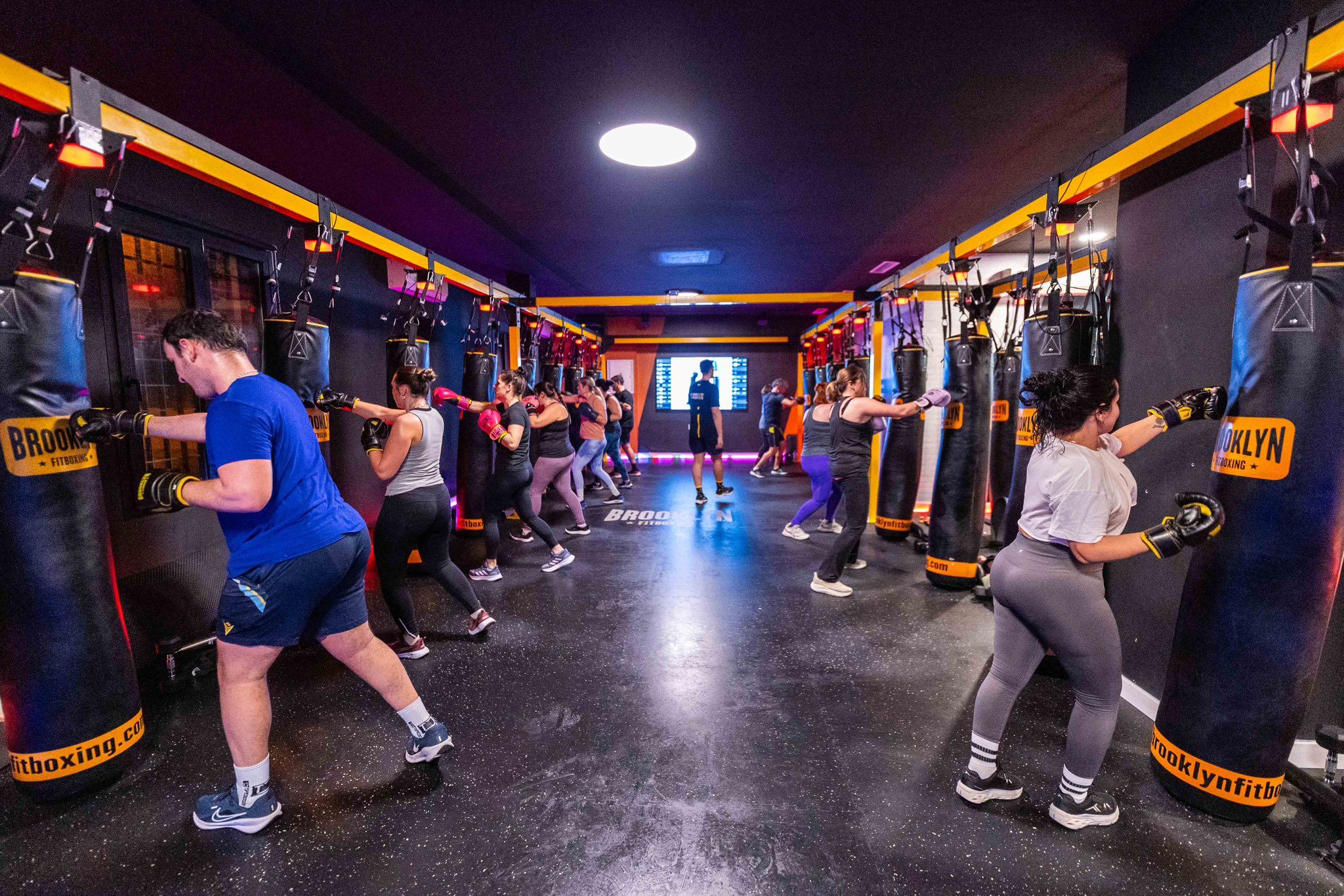 Brooklyn Fitboxing consolida su éxito en San Fernando con más de 200 usuarios y cinco empleos.