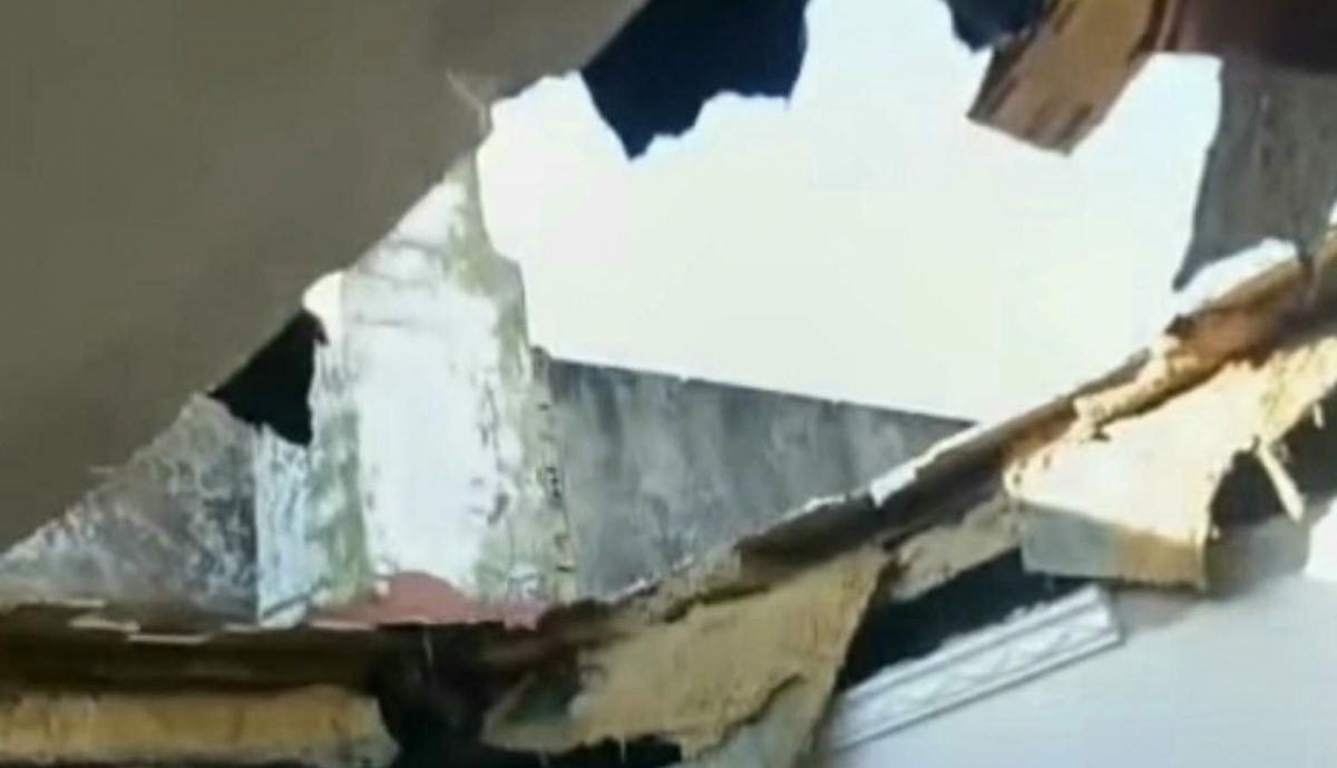 Daños en el techo de la vivienda de los padres de Desiré.