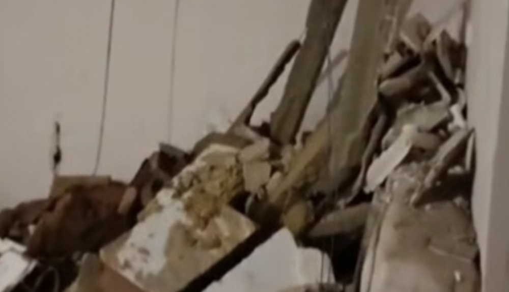 Estado del salón tras el derrumbe.