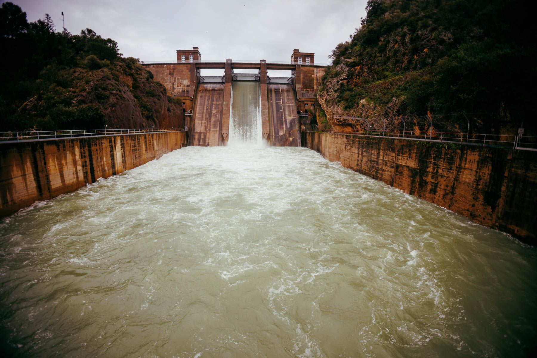 El pantano de Bornos, desembalsando esta semana tras las lluvias traídas por las borrascas. El pantano de Bornos, desembalsando esta semana tras las lluvias traídas por las borrascas.