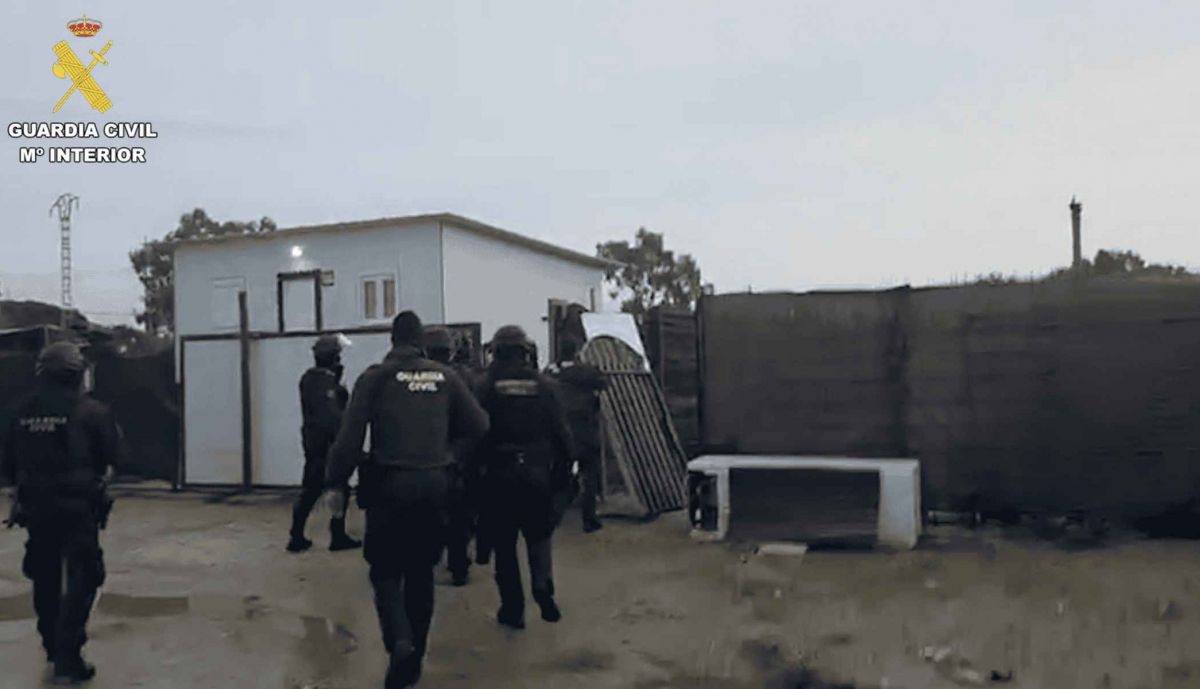 Otra imagen de la intervención de la Guardia Civil.