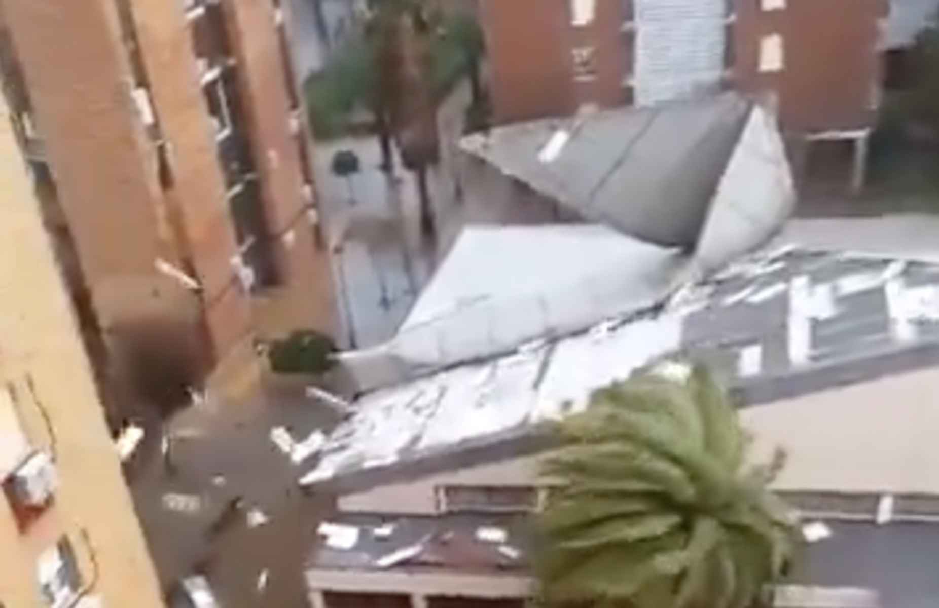Parte de la estructura del techo de una iglesia de Córdoba, por los aires. Parte de la estructura del techo de una iglesia de Córdoba, por los aires.