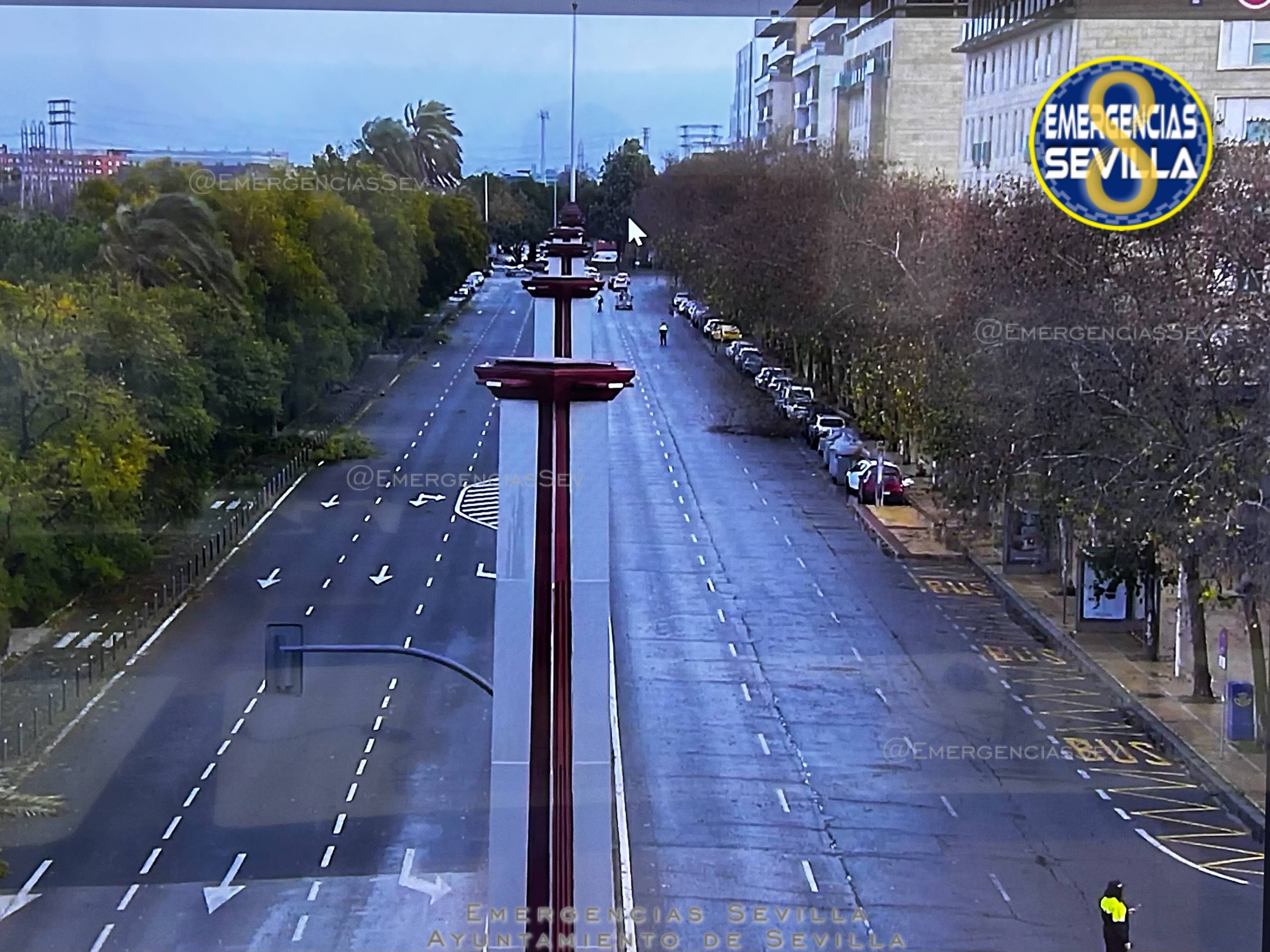 La avenida Alberto Jiménez Becerril, cortada en ambos sentidos. La avenida Alberto Jiménez Becerril, cortada en ambos sentidos.