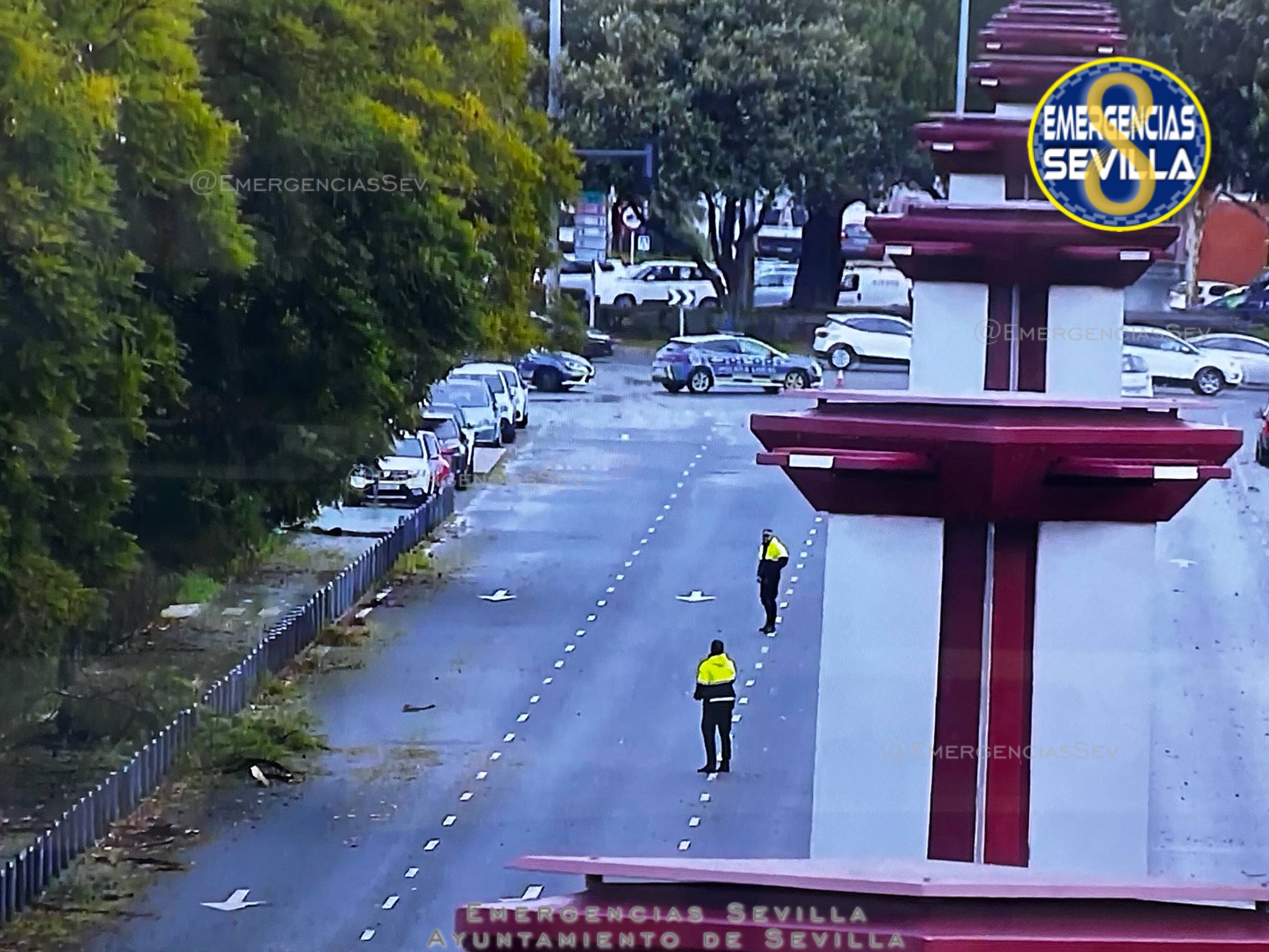 Agentes cortan el tráfico.