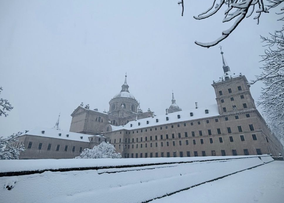 San Lorenzo del Escorial (Madrid), nevado completamente por la borrasca 'Kristin'. San Lorenzo del Escorial (Madrid), nevado completamente por la borrasca 'Kristin'.
