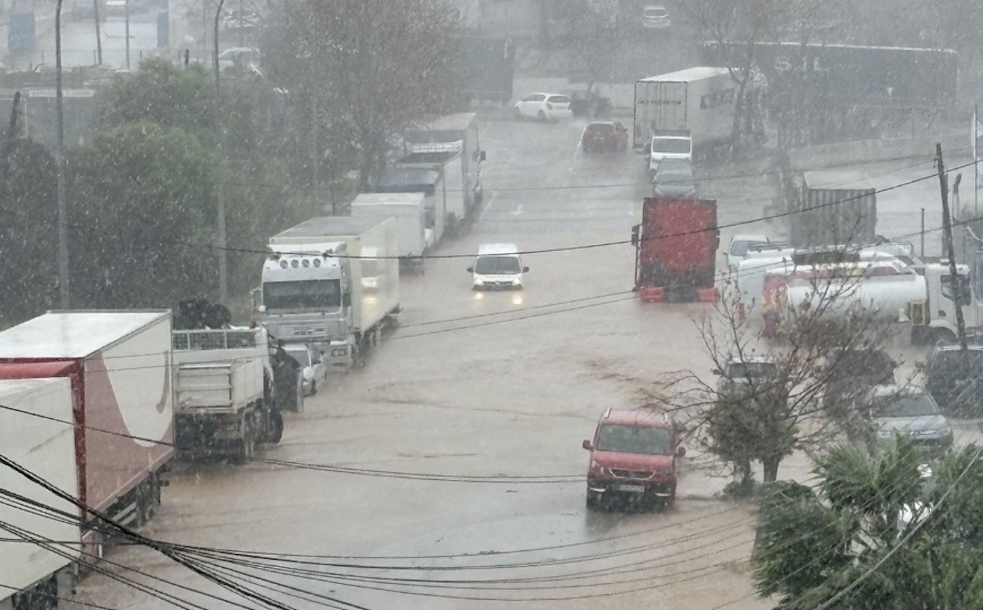 Inundaciones y cortes de luz en Algeciras por la borrasca 'Kristin'. Inundaciones y cortes de luz en Algeciras por la borrasca 'Kristin'.