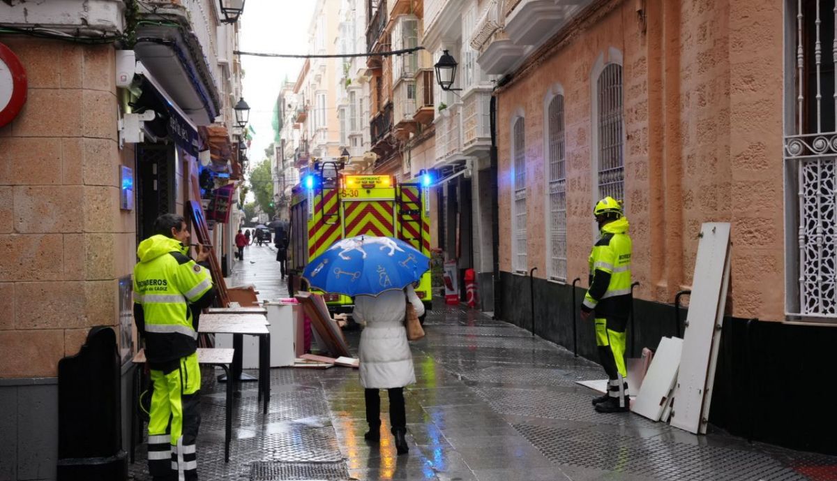 ventanal bomberos borrasca kristin Cádiz 7