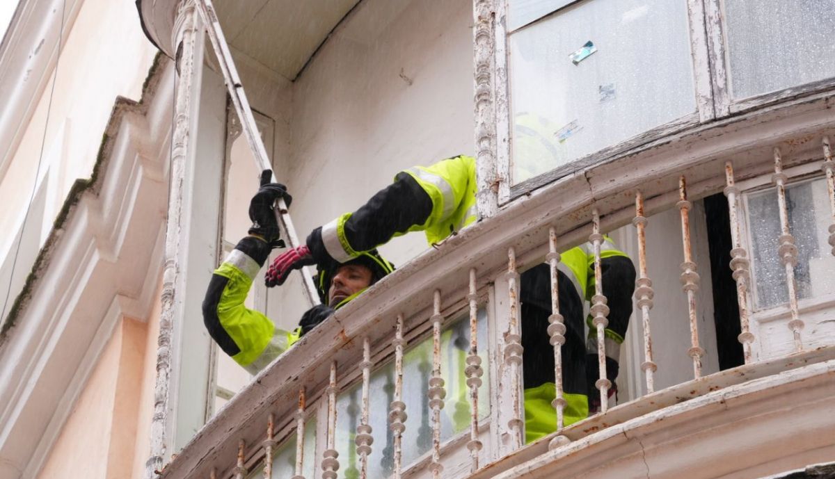 ventanal bomberos borrasca kristin Cádiz 2
