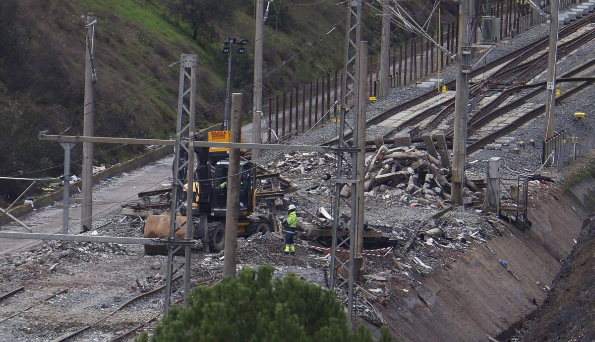 Trabajos de reconstrucción de la vía de hace unas semanas.