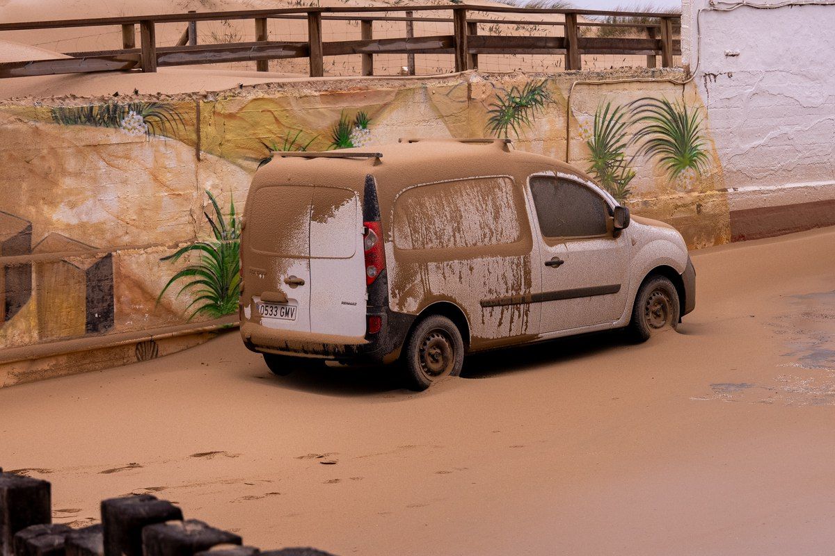 La duna Cortadura avanza por el temporal en Cádiz 