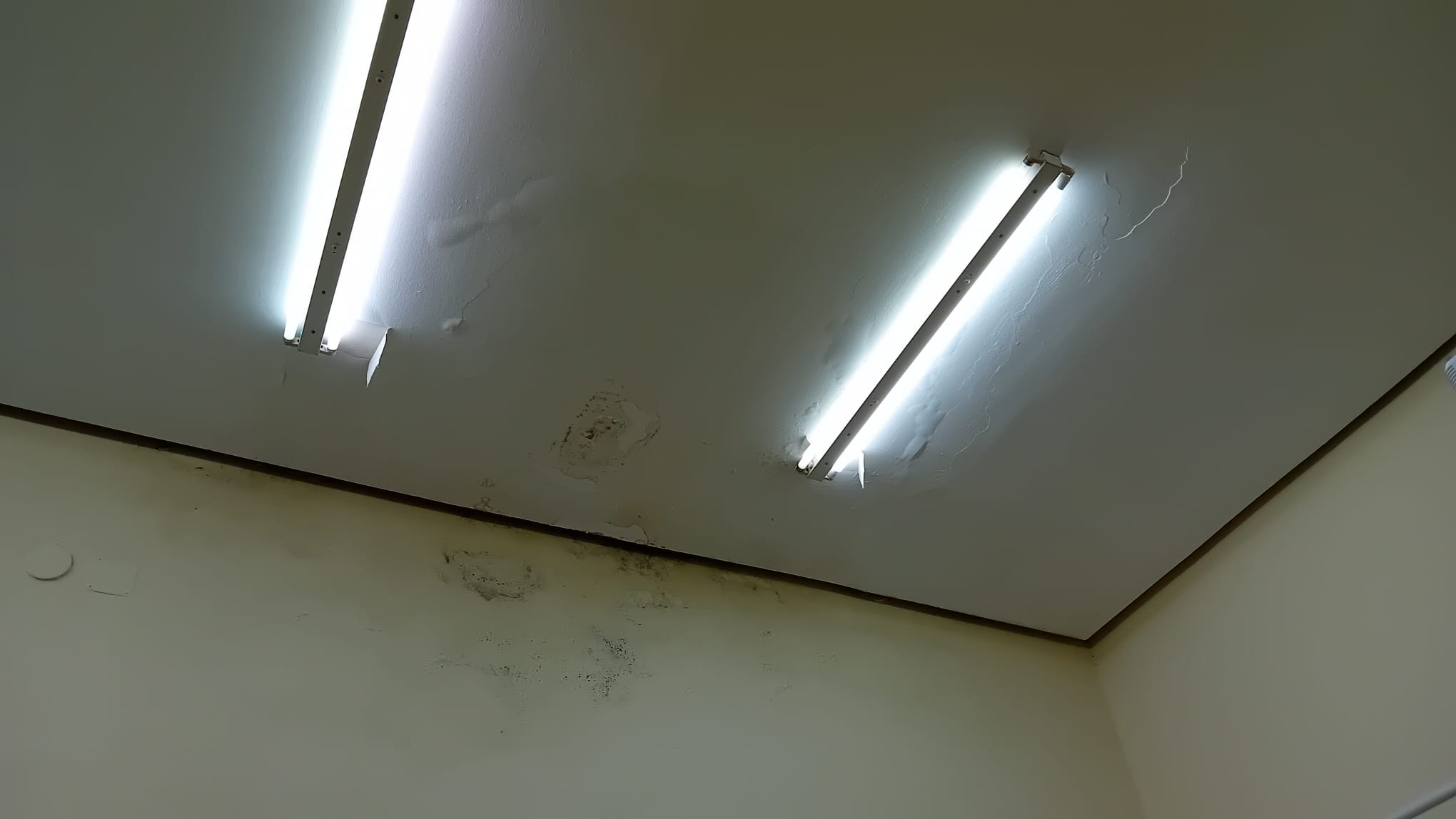 Filtraciones en un aula.