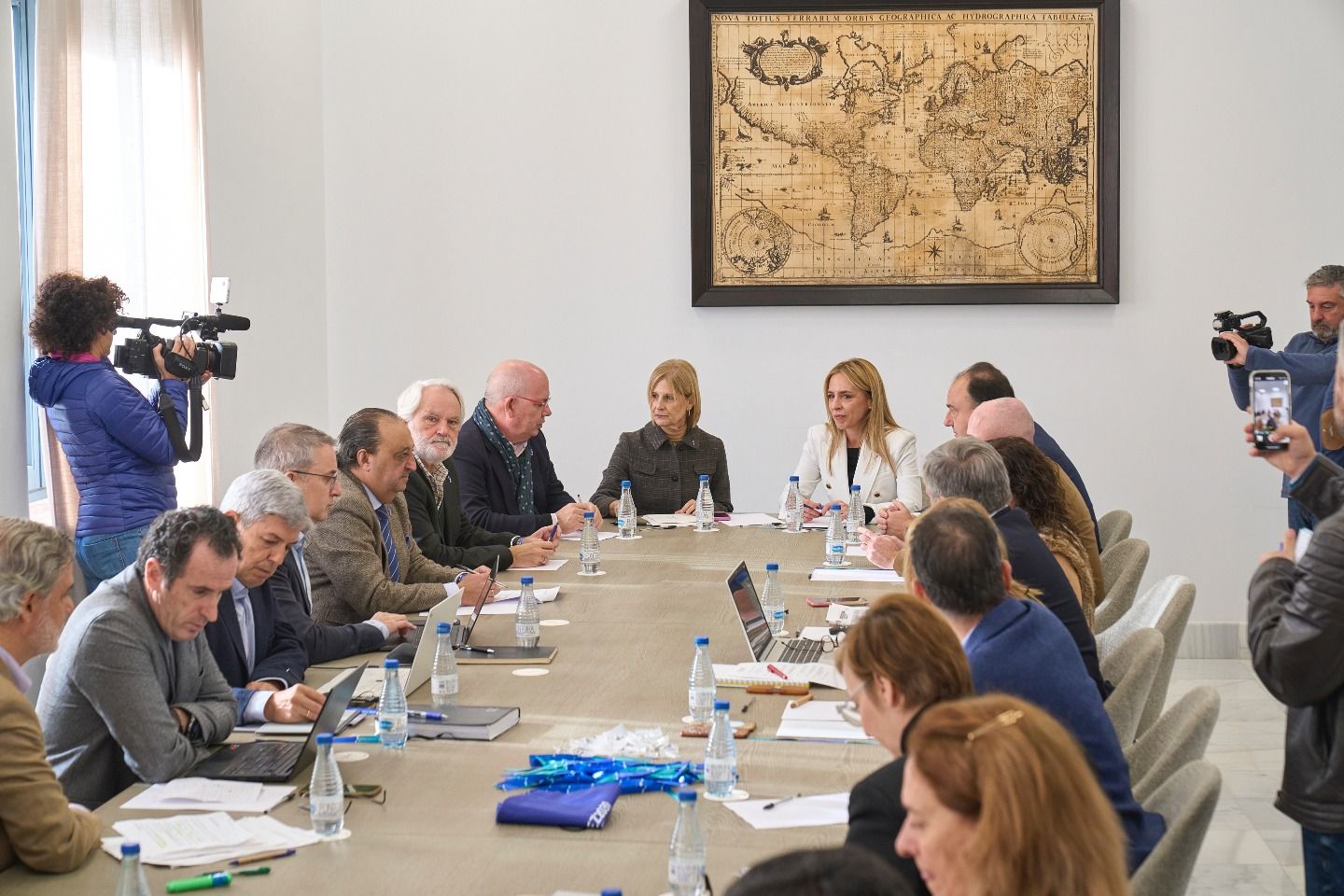 La alcaldesa, María José García-Pelayo, preside una reunión de la candidatura a Capital Europea de la Cultura. La alcaldesa, María José García-Pelayo, preside una reunión de la candidatura a Capital Europea de la Cultura.