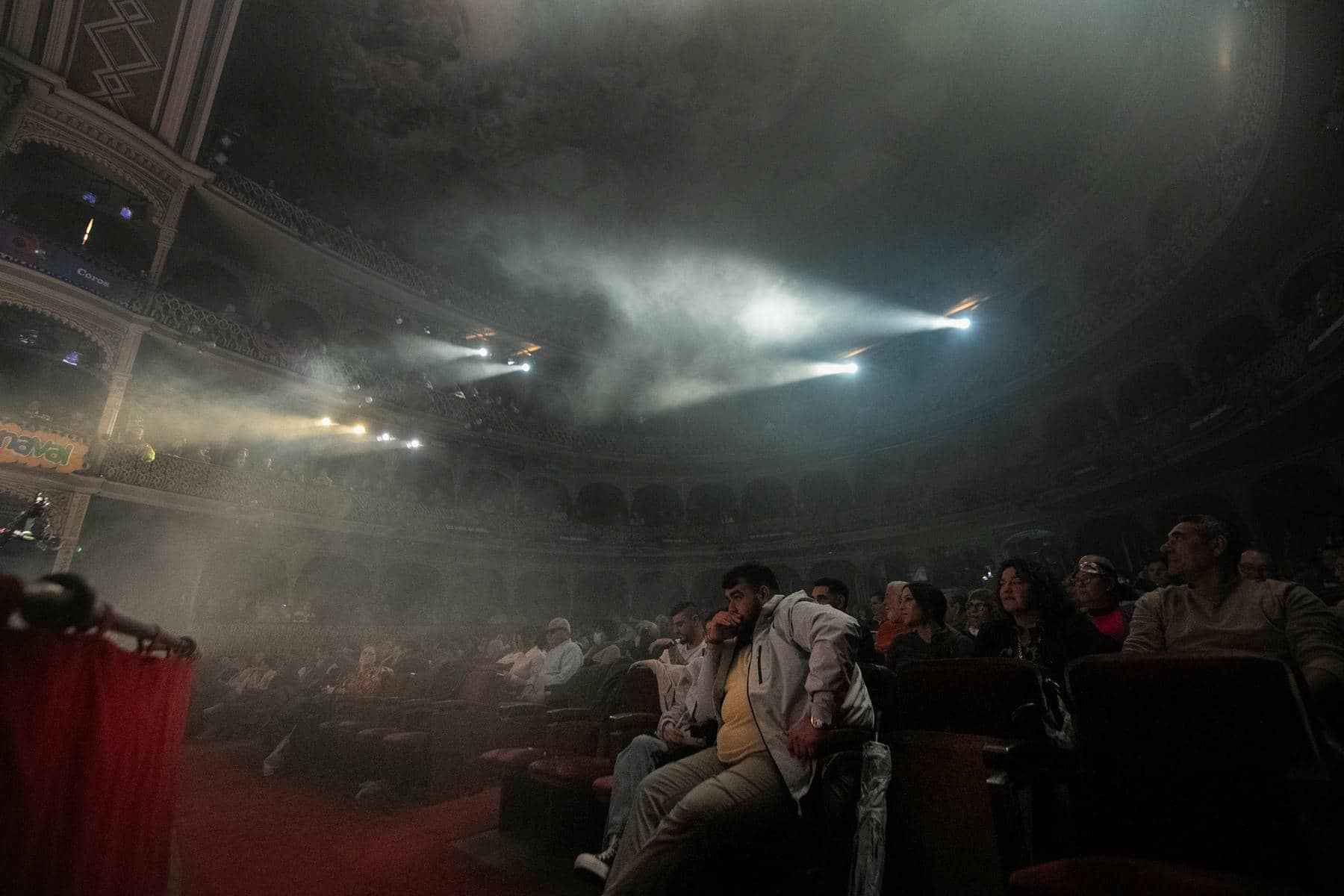 La humareda que ha dejado al inicio la chirigota de Jerez.