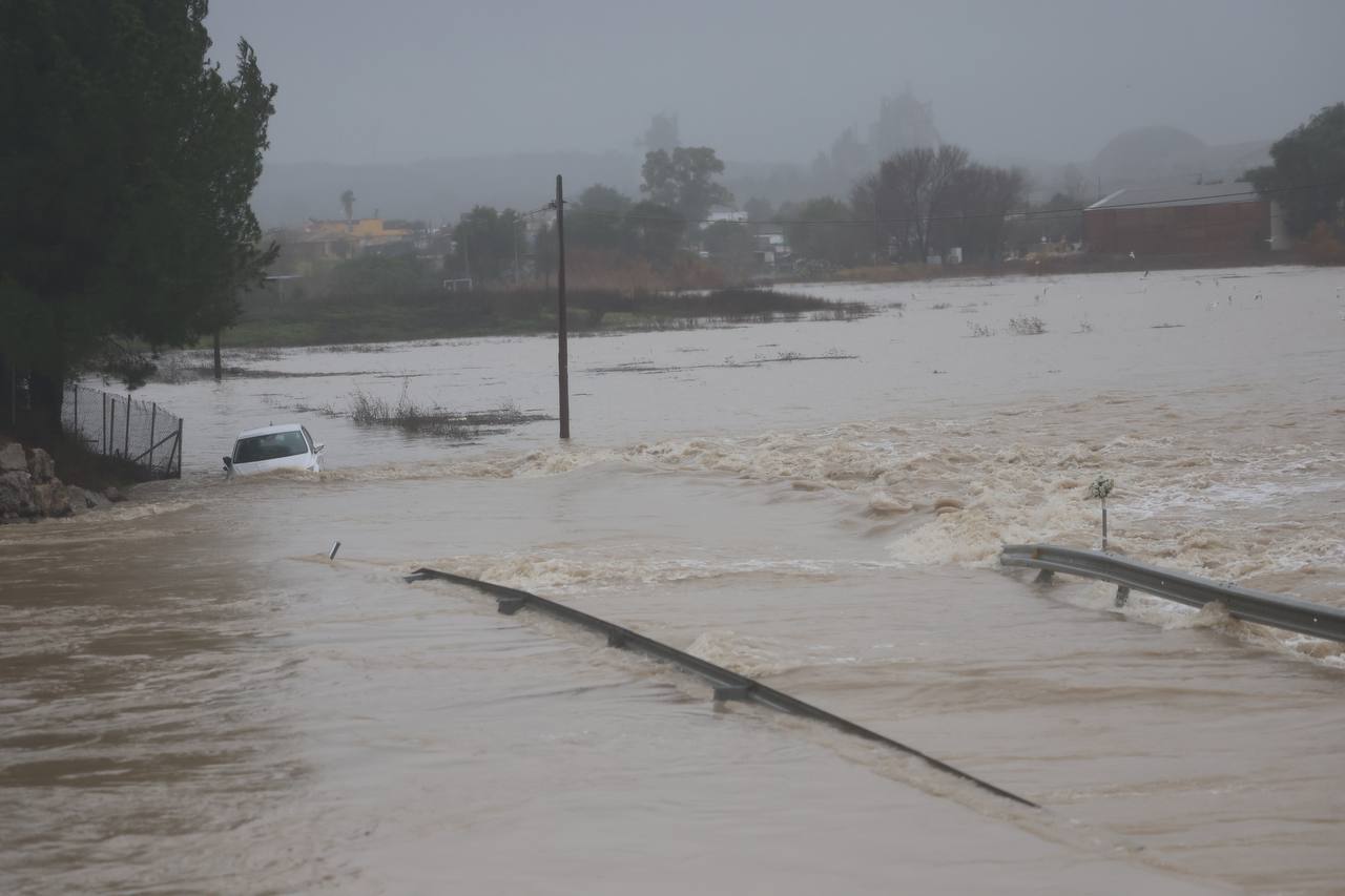 Carretera inundada tras las últimas lluvias. 