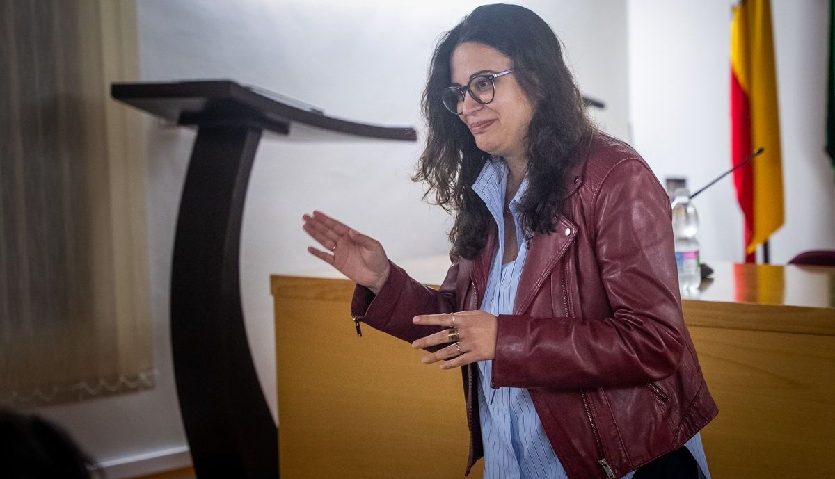 CARMEN AMORE FILÓLOGA CONFERENCI TIEMPOS DE SCROLL 4