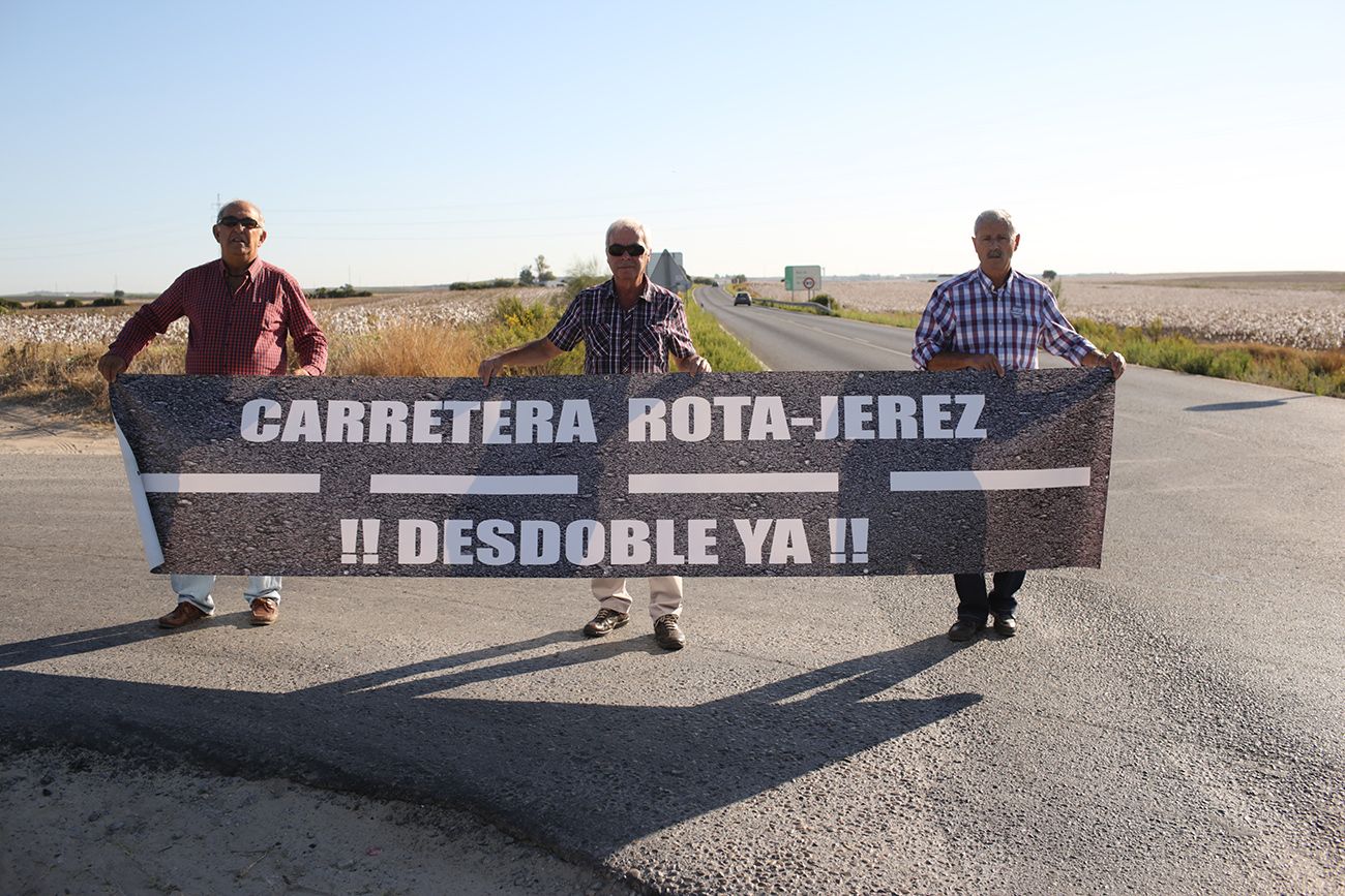 Manifestación por el desdoble de la A-2078. FOTO: MANU GARCÍA.