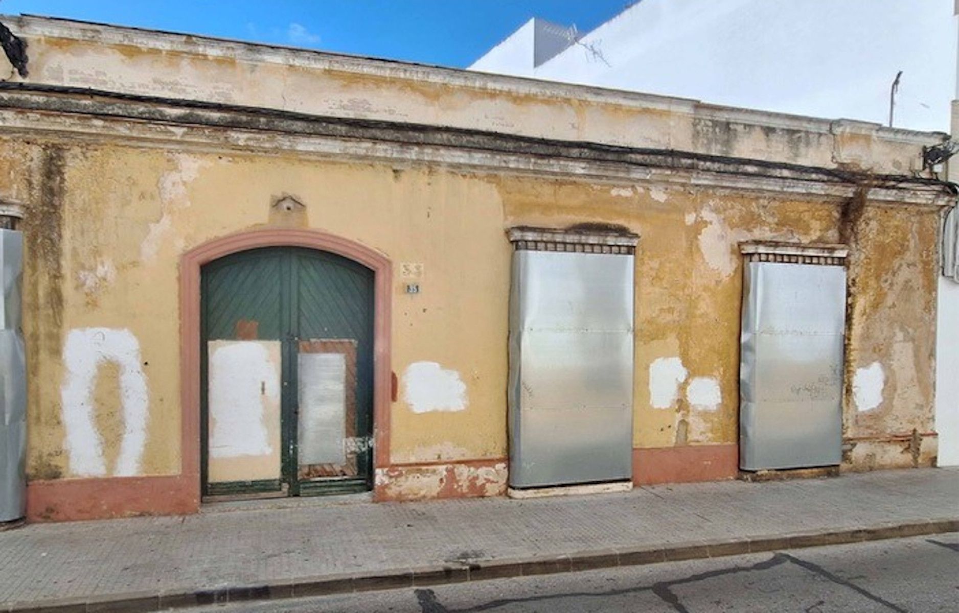 Bodega de lata en la calle Santa Lucía en El Puerto.