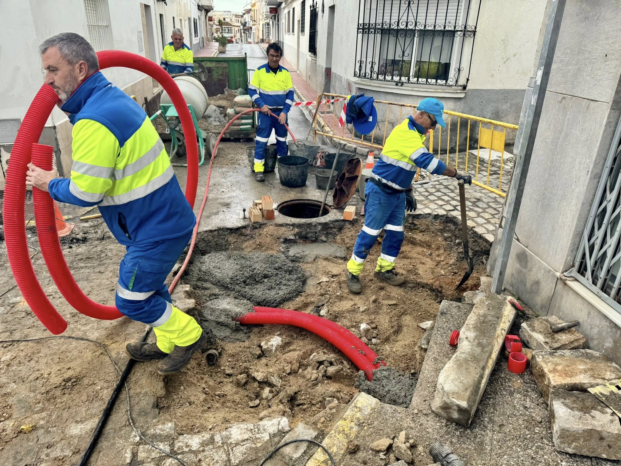 Trabajos en la calle San Cayetano en el centro de Rota.