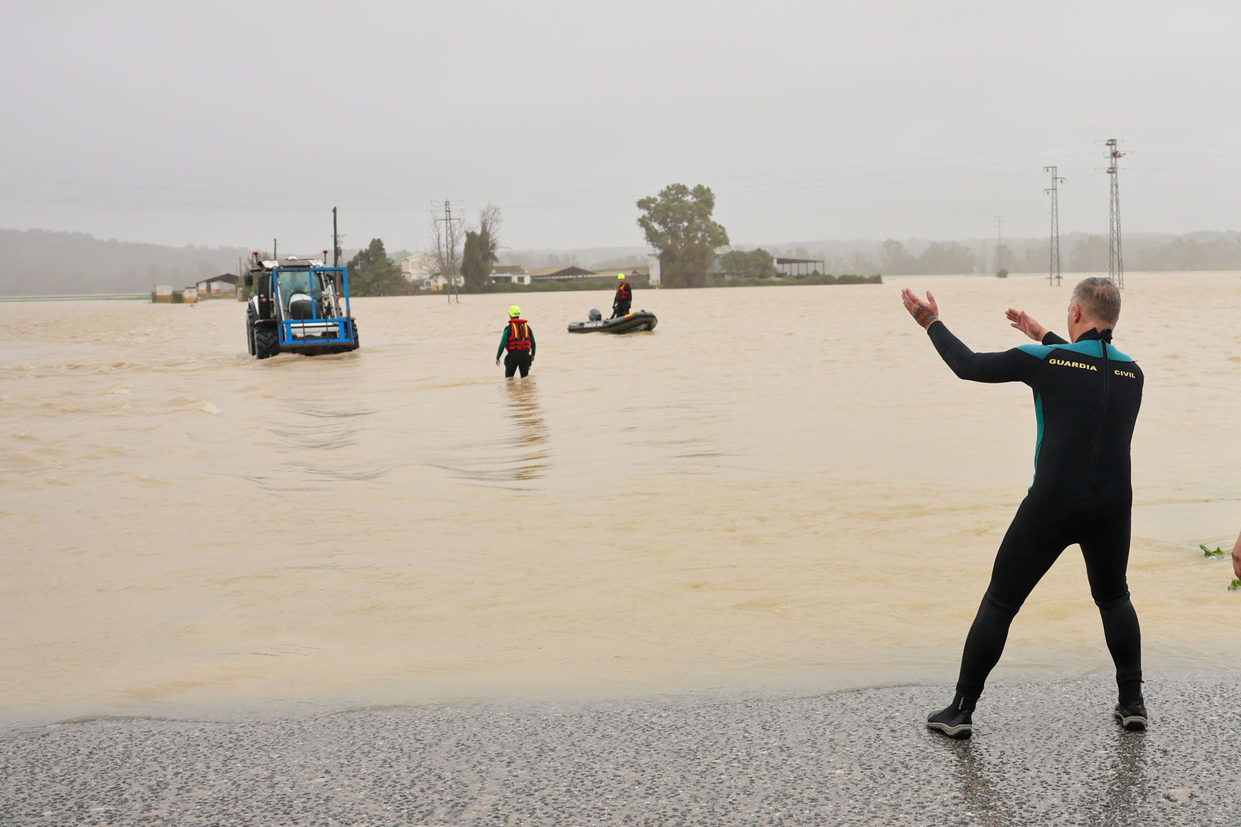  Los GEAS de la Guardia Civil durante el desalojo de vecinos en La Ina, Jerez. JUAN CARLOS TORO