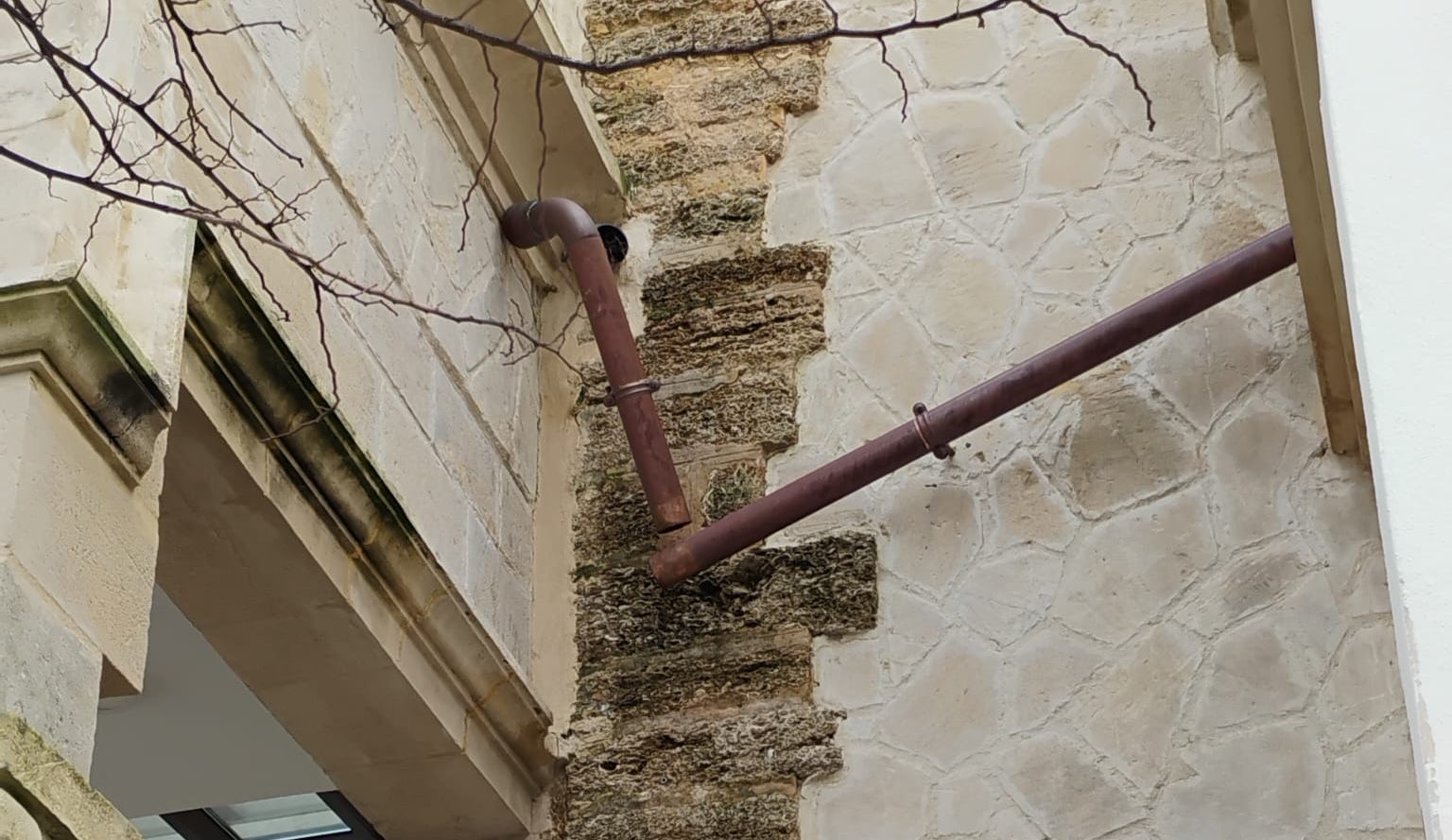 La fachada del Castillito de Bajo de Guía, sin los bajantes.