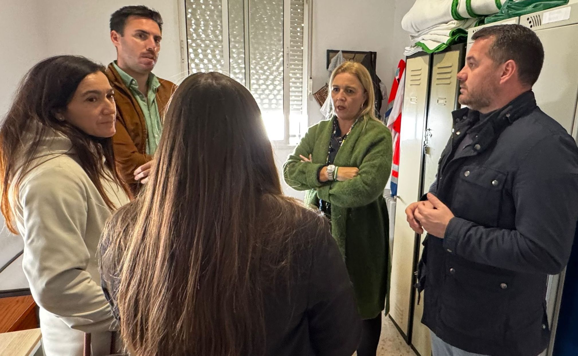 Andrés Clavijo, alcalde de Paterna (a la derecha, en la imagen), junto a responsables autonómicos, en el centro de salud de Paterna. Andrés Clavijo, alcalde de Paterna (a la derecha, en la imagen), junto a responsables autonómicos, en el centro de salud de Paterna.
