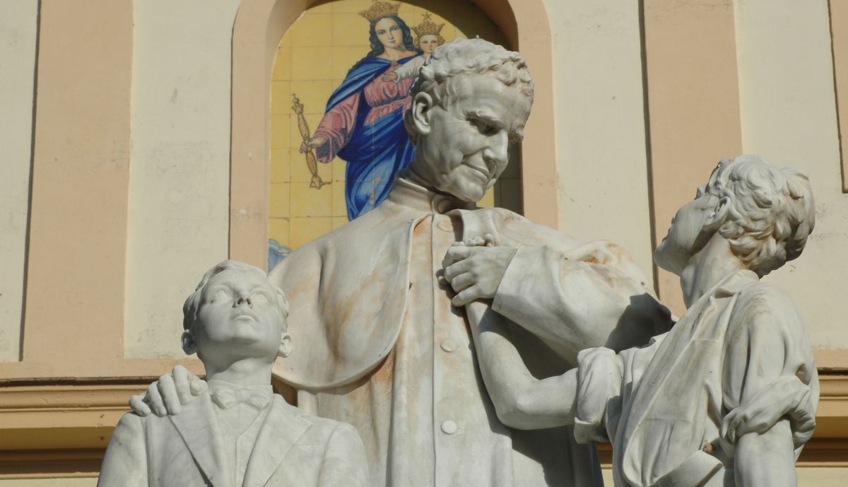 Monumento a San Juan Bosco, detalle rostro de las figuras   foto JM Sedeño