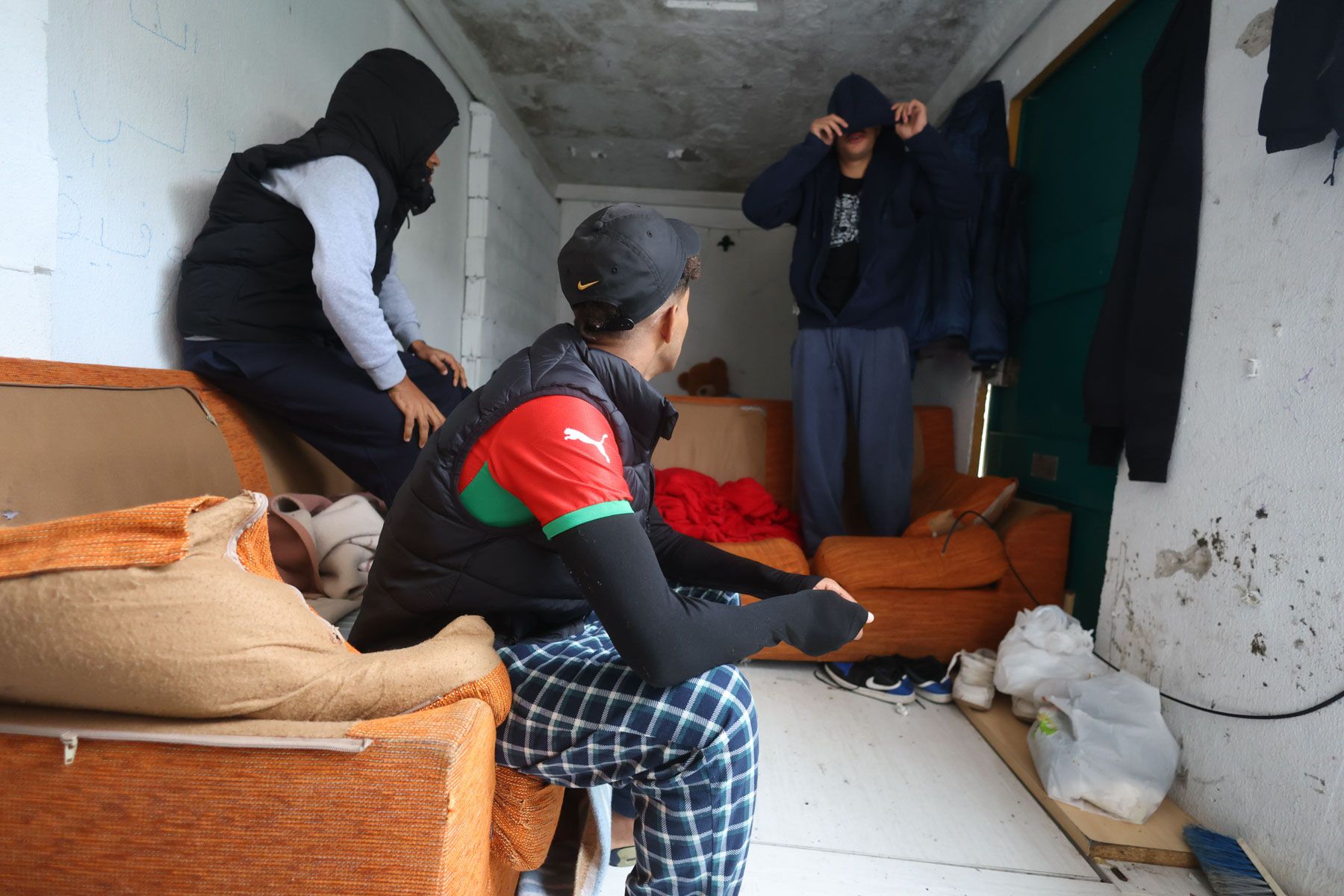 Jóvenes migrantes, malviviendo en la zona Sur de Jerez.