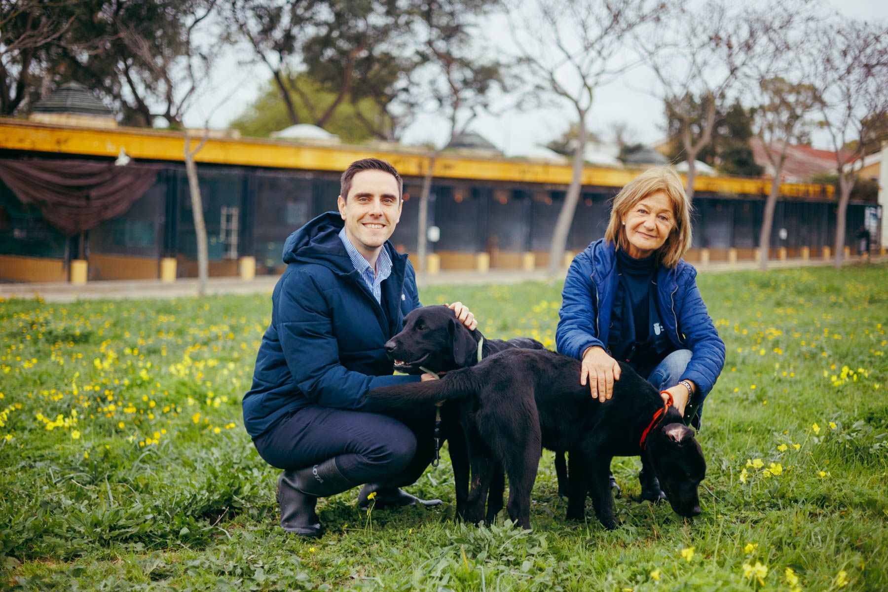 Jaime Espinar y Carmen Pina, en una de las visitas al Centro Municipal de Protección Animal (CMPA) en Jerez.
