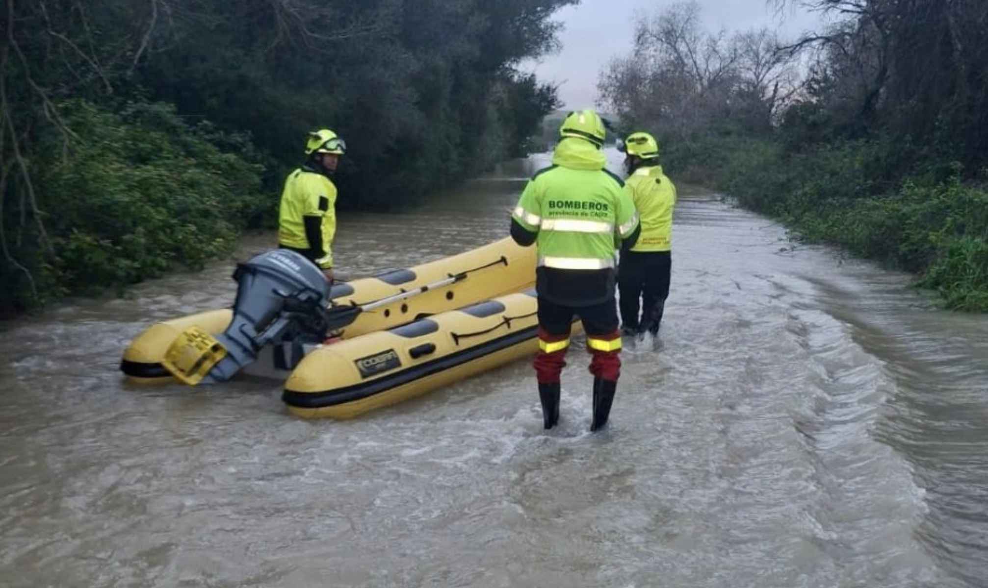 Labores de rescate de los bomberos.