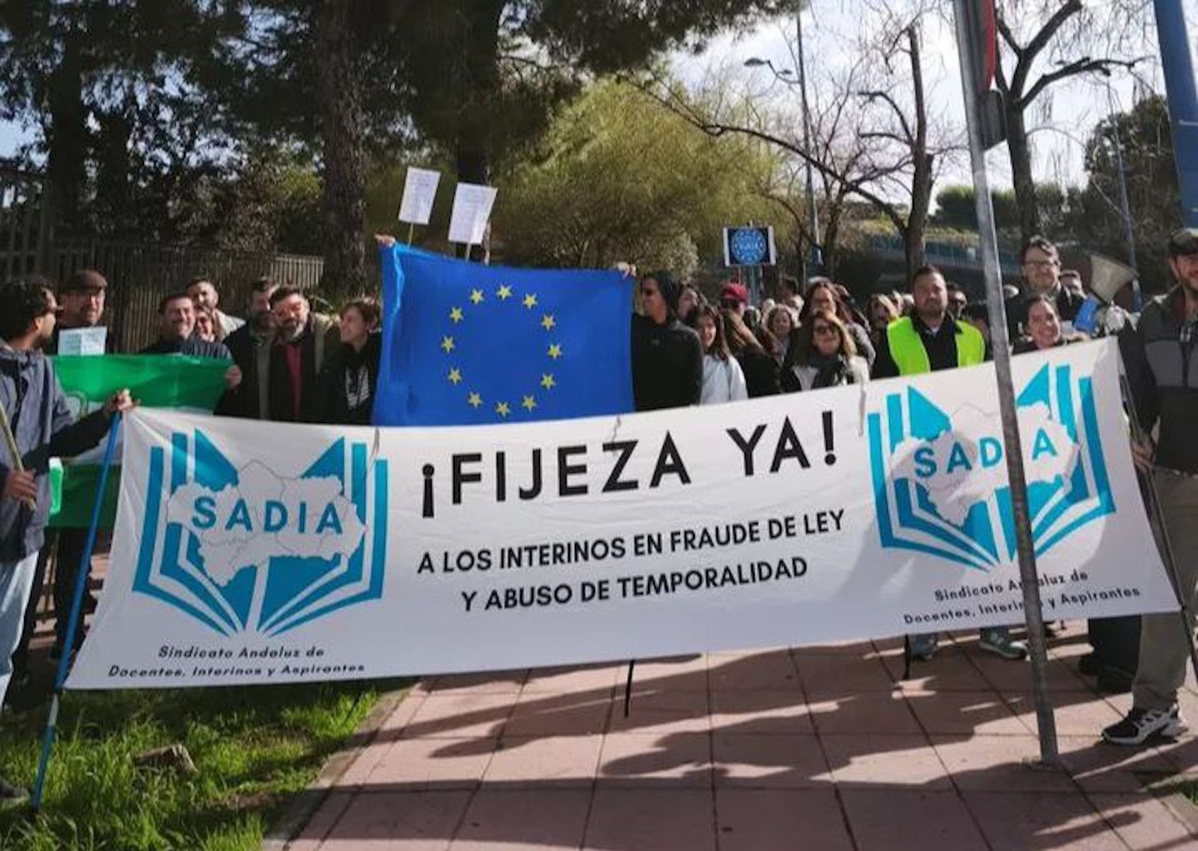 Manifestación de los docentes interinos en Sevilla.