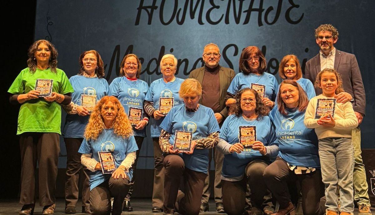 Grupo de mujeres homenajeadas en Medina Sidonia.