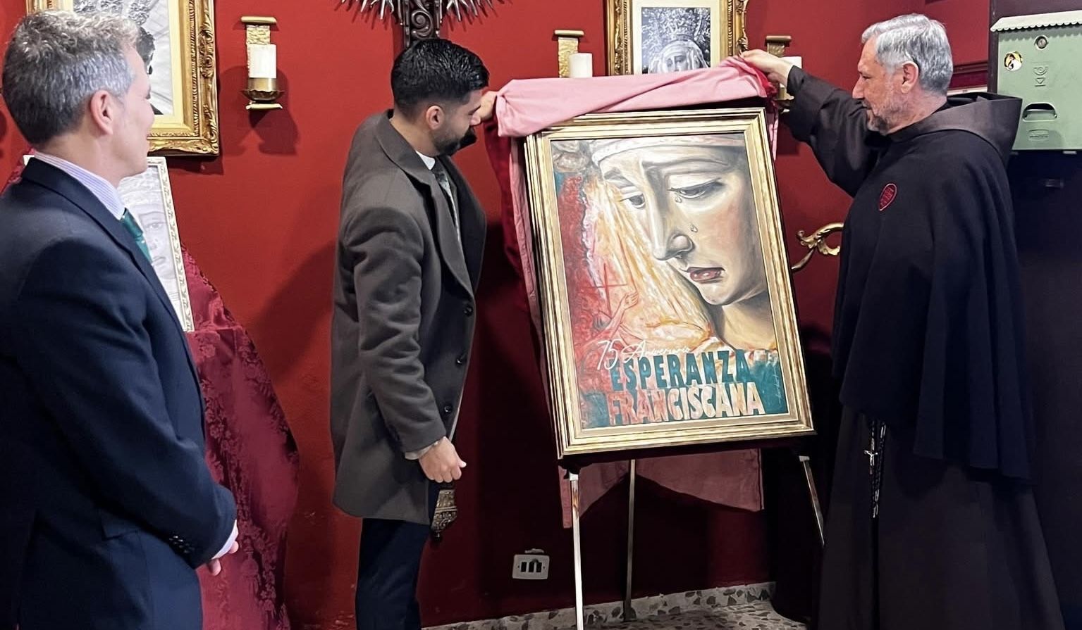 El autor del cartel descubriendo su obra en la casa de hermandad. El autor del cartel descubriendo su obra en la casa de hermandad.