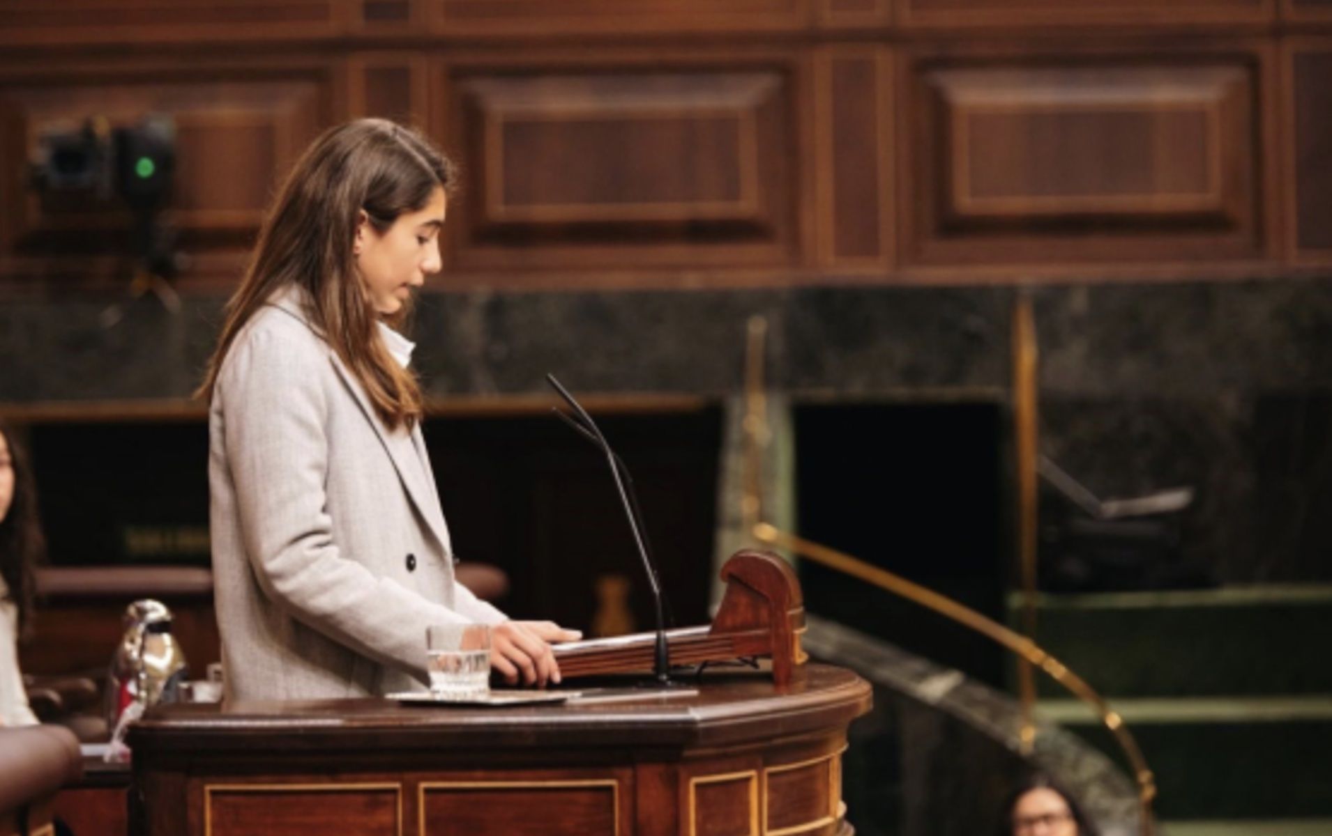 Leonor, la niña de Trebujena que ha levantado al Congreso de los Diputados con su discurso.