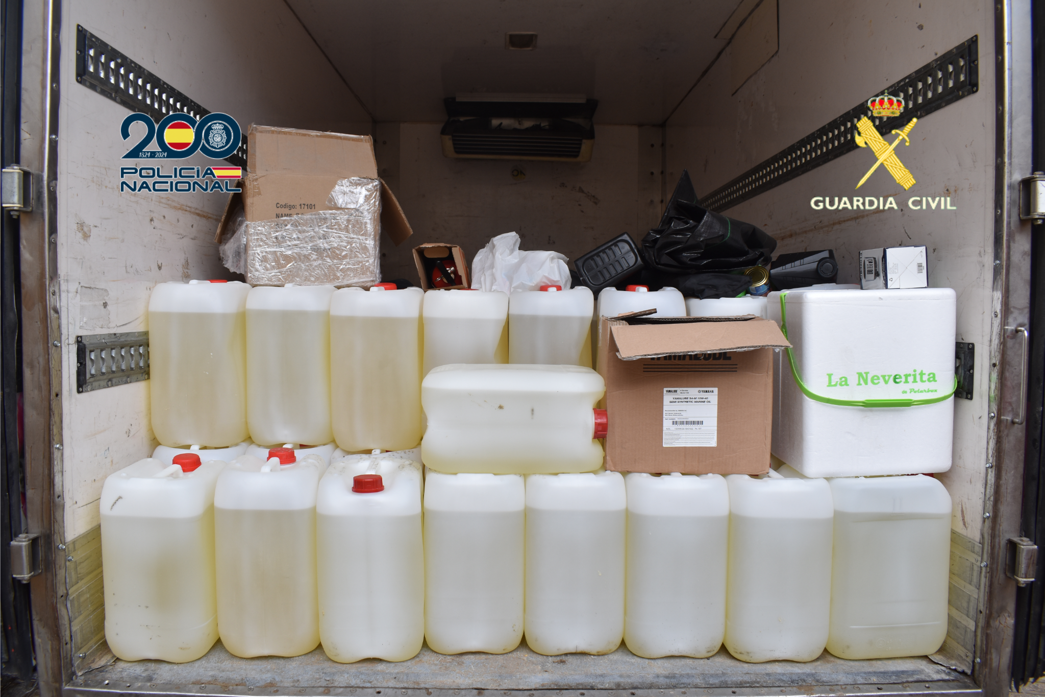 Las garrafas interceptadas.