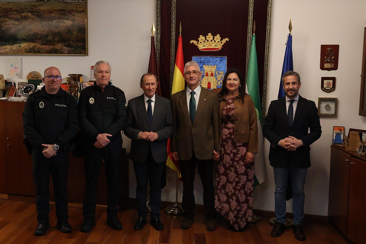 Homenaje al inspector Juan José López Luna por su jubilación, en el Ayuntamiento de Chiclana. Homenaje al inspector Juan José López Luna por su jubilación, en el Ayuntamiento de Chiclana.