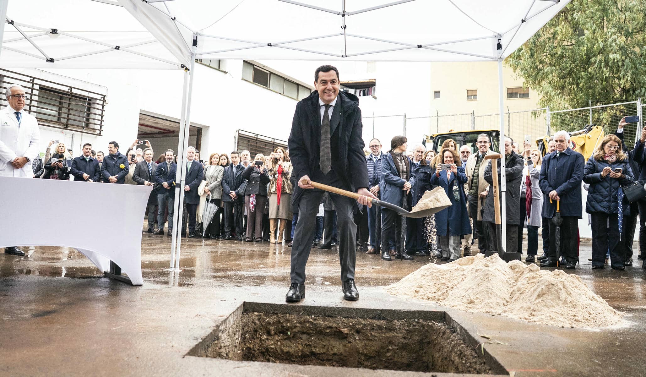 Juanma Moreno, en la primera piedra del nuevo Hospital de Málaga. Juanma Moreno, en la primera piedra del nuevo Hospital de Málaga.