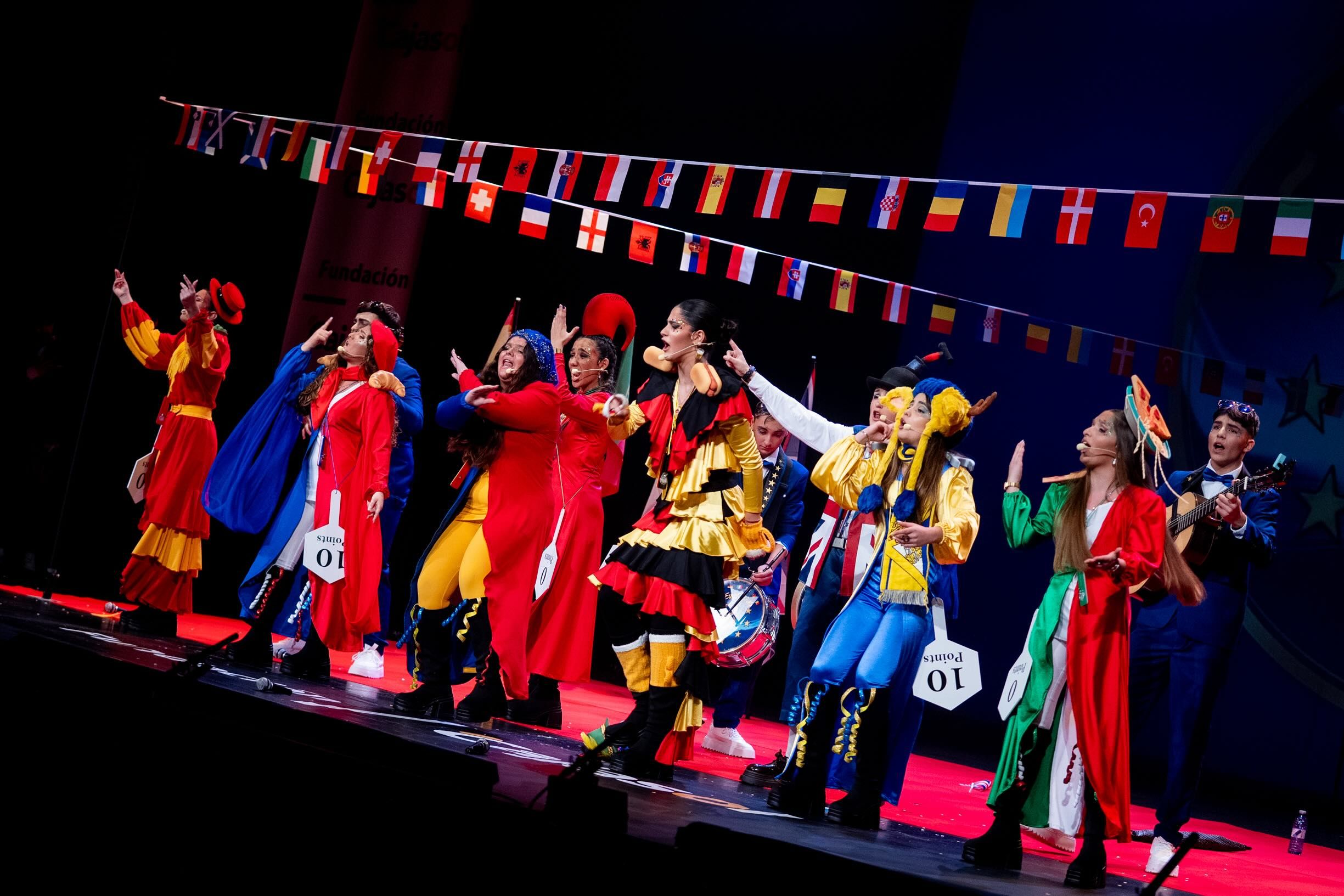 Chirigota 'Las eurovisivas', una de las que ha logrado el pase a la Final Juvenil del COAC 2026. Chirigota 'Las eurovisivas', una de las que ha logrado el pase a la Final Juvenil del COAC 2026.